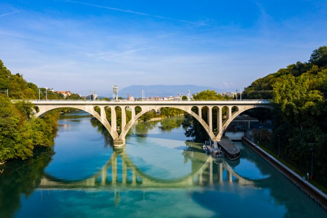 Zanimljiva igra boja u Ženevi: Ušæe reka èini neverovatnim