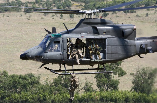 Crna Gora obuku deset pilota za helikopter Bell 412 plaća 110.000 evra
