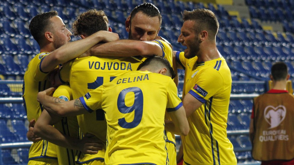 Fudbalska reprezentacija Kosova: Neporaženi u 15 meèeva idu na megdan Englezima