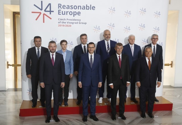 On the V4 - WB Summit in Prague, Brnabic greeted with a bouquet, Pristina absent
