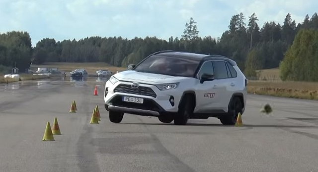 Šveðani kažu da je RAV4 pao na "testu severnog jelena", Toyota tvrdi suprotno VIDEO