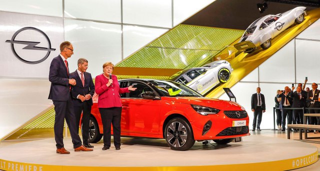 Sajam u Frankfurtu: I Merkel se zalaže za električne automobile