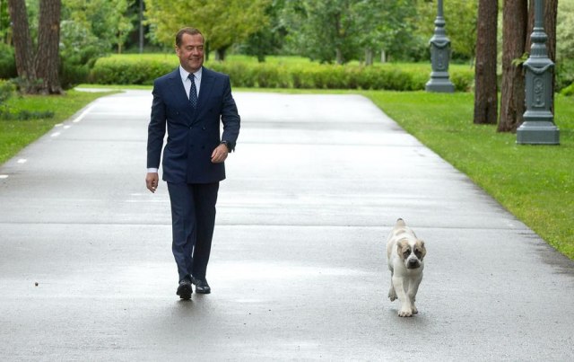 Medvedev prihvatio Vuèiæev poziv, u poseti Srbiji u oktobru