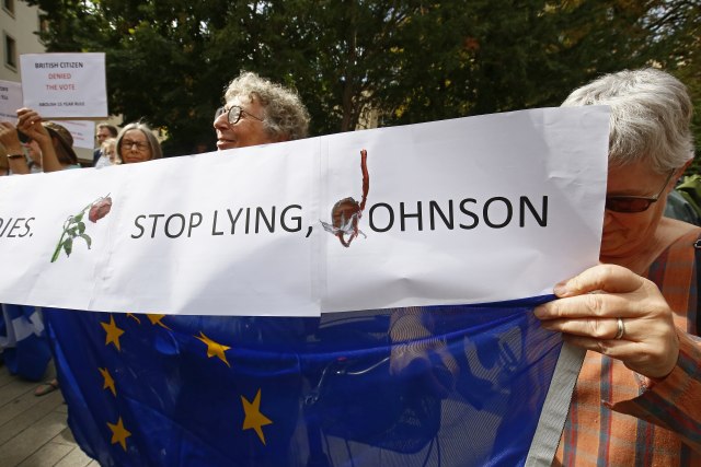 "Sram vas bilo": Džonson izviždan u Luksemburgu VIDEO