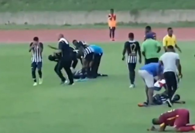 Grom udario fudbalere tokom utakmice VIDEO