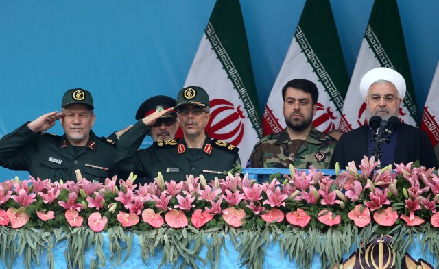 Tenzije u Zalivu ne prestaju, ali Iran održava vojnu paradu