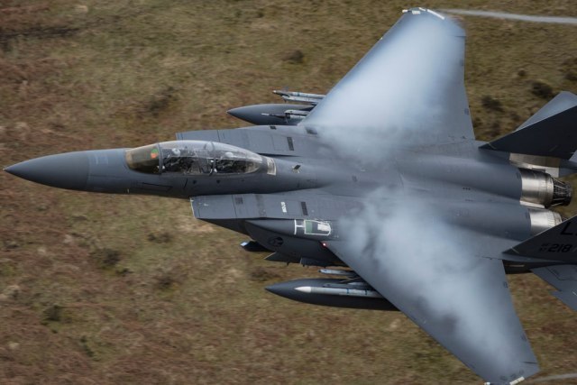Objavljen snimak pada F-16 i spasavanja pilota sa dalekovoda VIDEO