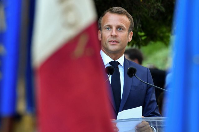 Francuska obeležava Dane domovine: Makron uputio molbu "žutim prslucima"