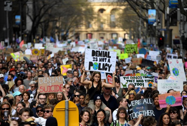 Novi protesti klimatskih aktivista u Britaniji i Francuskoj, podrška i iz Beograda