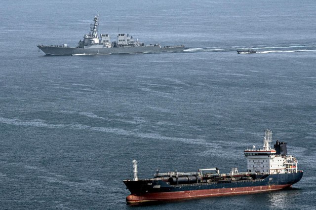 Razaraè uplovio u Persijski zaliv: SAD jaèaju položaj na Bliskom istoku