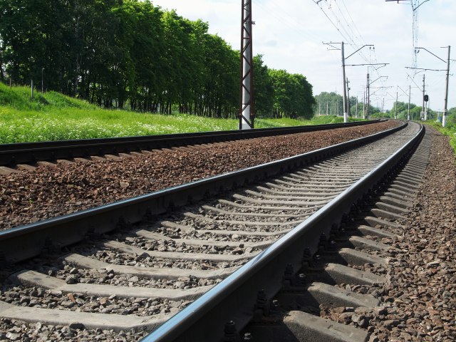 Kreæu novi vozovi izmeðu Kragujevca i Lapova: Obnovljenom prugom 100 kilometara na sat