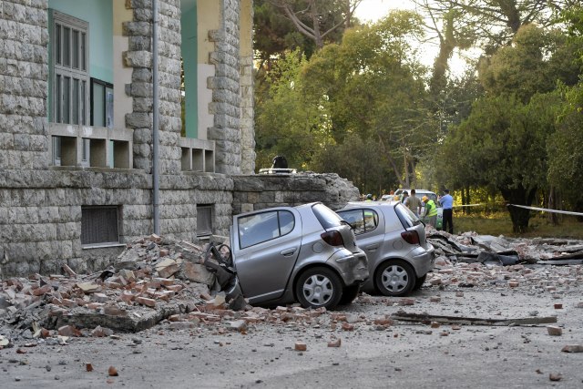 "Ljudi su vrištali": Najmanje 105 povreðenih u Albaniji, najjaèi zemljotres za 30 godina FOTO