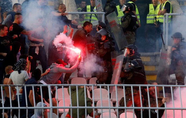 Tuèa "delija" i policije na stadionu Partizana FOTO/VIDEO