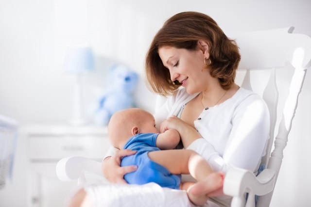 Dojenje možda poveæava šanse da vaša beba razvije alergije na hranu
