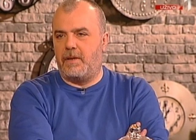 Nikola Kojo potpuno PROMENIO IZGLED! Sada liči na legendarnog pevača!