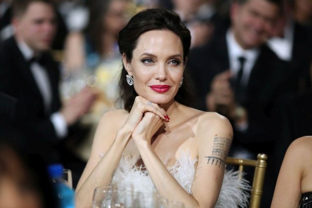 Glumica oduševila sve na premijeri: Blistala u srebrnoj haljini FOTO