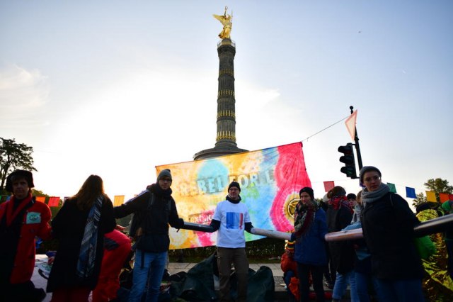 Eko-aktivisti blokirali ulice širom Evrope FOTO