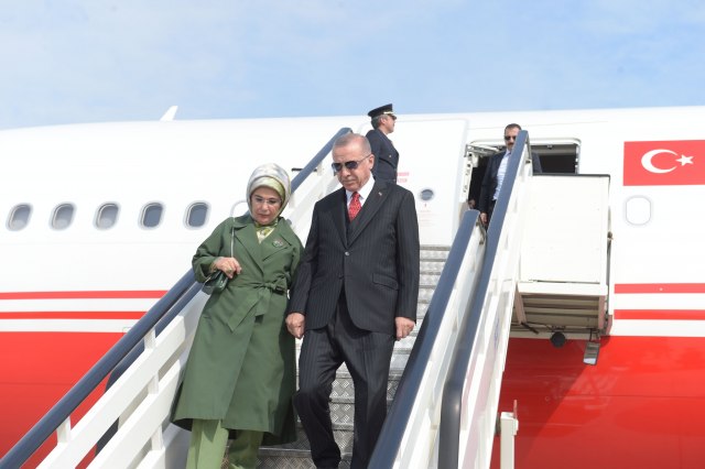 Svedena i elegantna dama: Emina Erdogan za Beograd izabrala zelenu boju