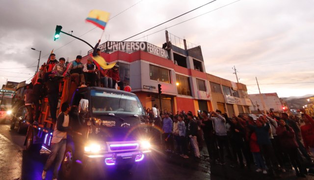 "Pokušaj puèa u Ekvadoru": Neredi, 100 uhapšenih, predsednik povukao vladu iz prestonice VIDEO