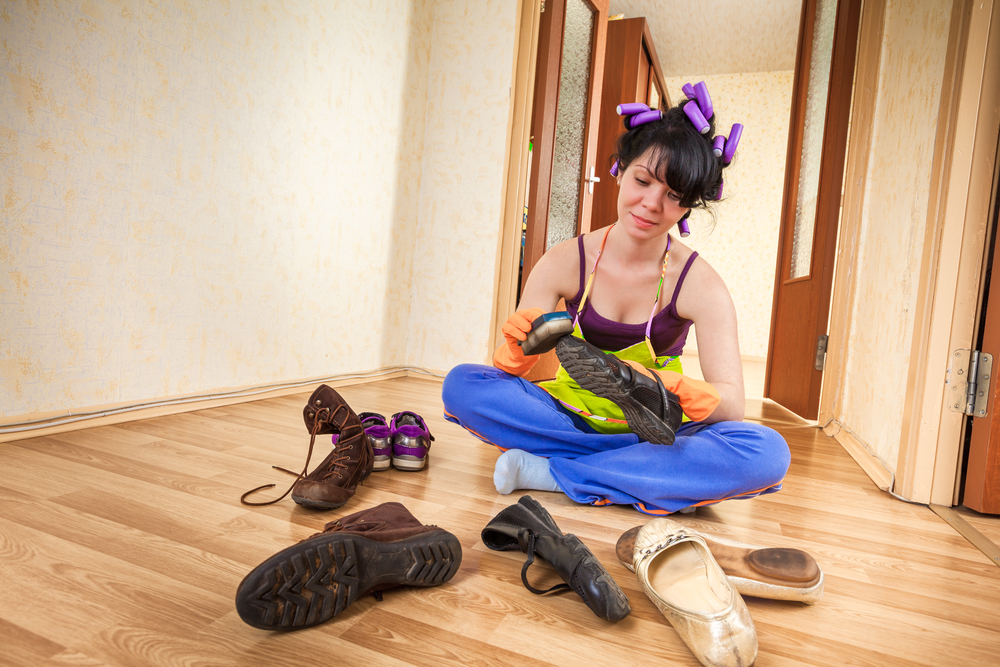 Jednostavni trikovi za dobro čišćenje svih vrsta obuće bez skupih krema i sprejova!