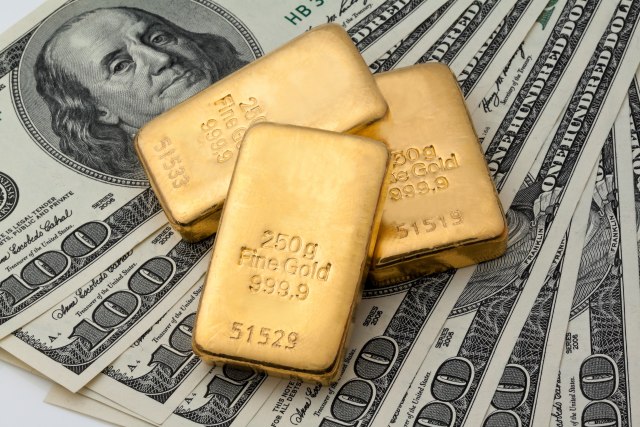"Dedolarizacija": Kinezi i Rusi kupuju zlato umesto amerièkih obveznica