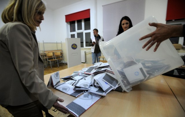 Priština: U CIK-u prekinuto brojanje glasova iz Srbije - otrovane koverte