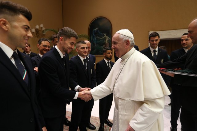 Papa primio fudbalsku reprezentaciju Italije