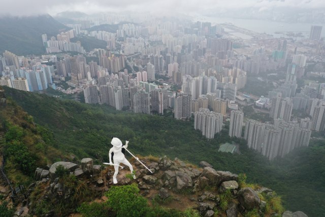Hongkong: Demonstranti postavili statuu visoku tri metra - 