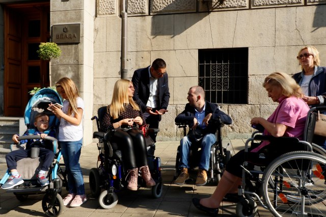 Osobe sa invaliditetom stale u zaštitu CarGo kombija