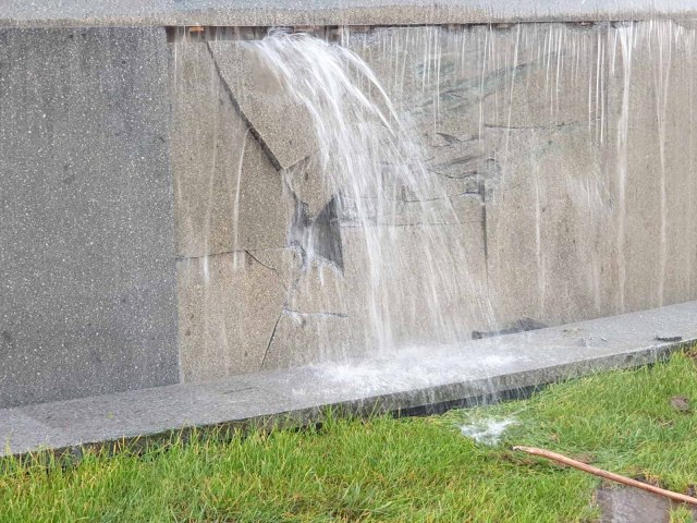 Objavljen snimak udesa na Slaviji, zbog oštećenja fontana neće raditi danima VIDEO/FOTO