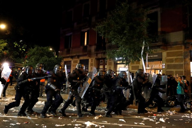 Barselona: Novi sukobi policije i demonstranata VIDEO/FOTO