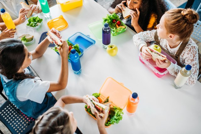 Deca ostaju bez besplatnog ručka: Novi propisi SAD ugroziće gotovo milion učenika