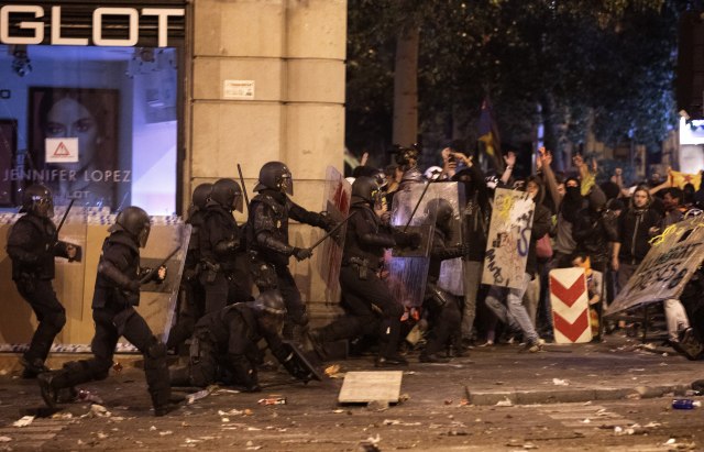 Policija preuzela kontrolu nad ulicama Barselone; 