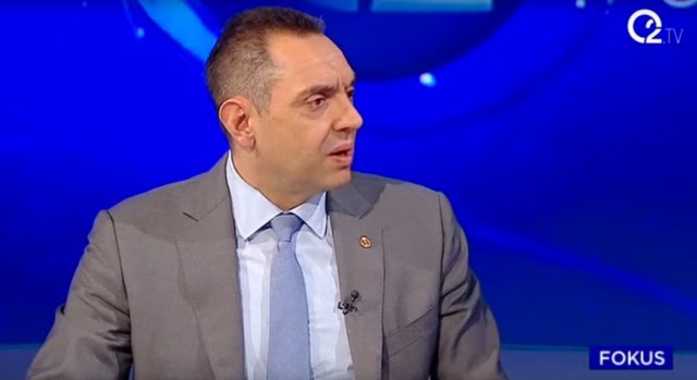 "Naš najveæi kritièar je naš vrhovni komandant predsednik Aleksandar Vuèiæ"