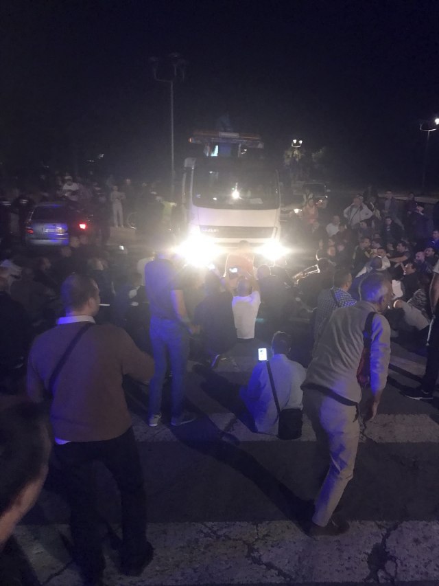 Pokušaj nasilnog oduzimanja vozila "CarGo"; "Goniæemo ih do Strazbura" VIDEO/FOTO