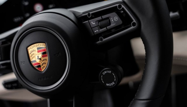 Porsche: Ne možemo večno prodavati automobile