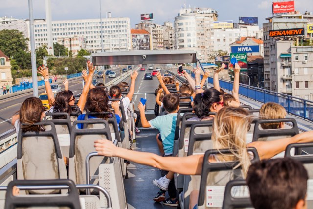 Nemaju dozvolu: Zašto strani prevoznici vode turiste u obilazak Beograda?