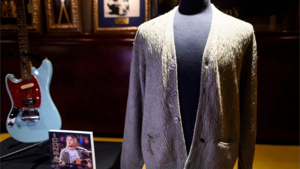Džemper Kurta Kobejna prodat na aukciji za 334.000 dolara