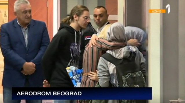 Snimak zagrljaja posle četiri godine: Stigla oteta deca Slavice Burmazović VIDEO/FOTO