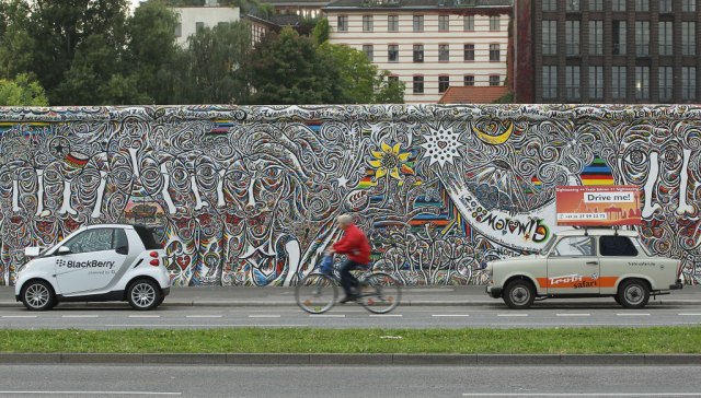 Berlinski zid ostaje bez vojnika: Nemačka vlast zabranila američke uniforme