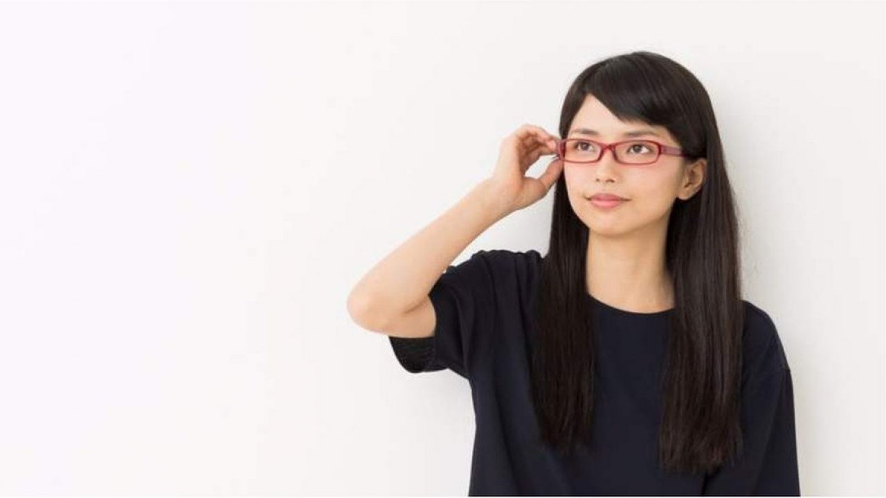Japan: Debata nakon zabrane Japankama da nose naočare na poslu.