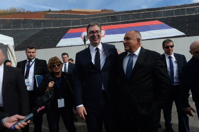 Bratko dobro nam došao: Vučić na novom auto-putu sačekao Bojka Borisova