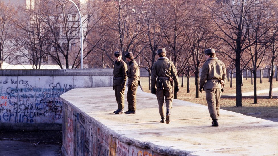 Berlinski zid i "jugoviæi": Istorijski pad viðen oèima Jugoslovena