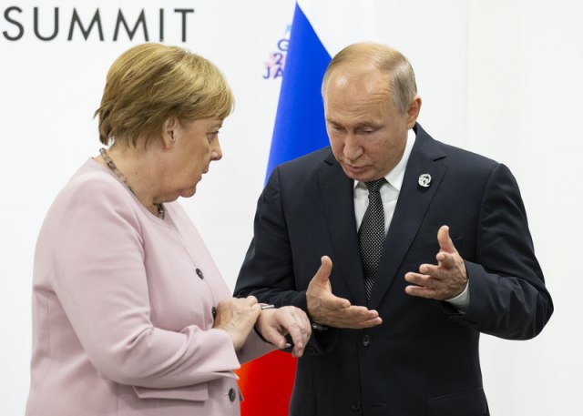 Putin i Merkel za specijalni status Donbasa