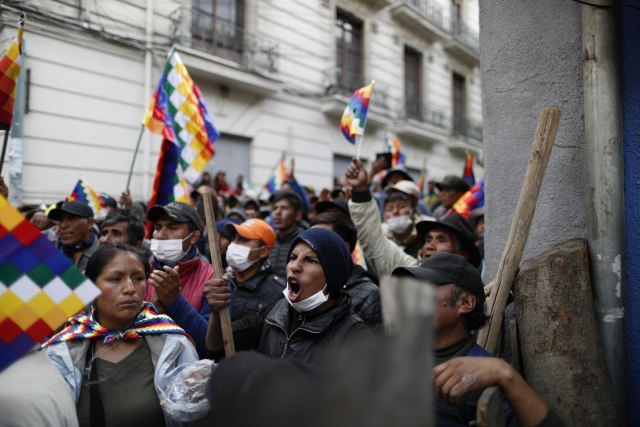 Morales je otišao, Bolivija je dobila privremenu predsednicu ali i novi haos na ulicama
