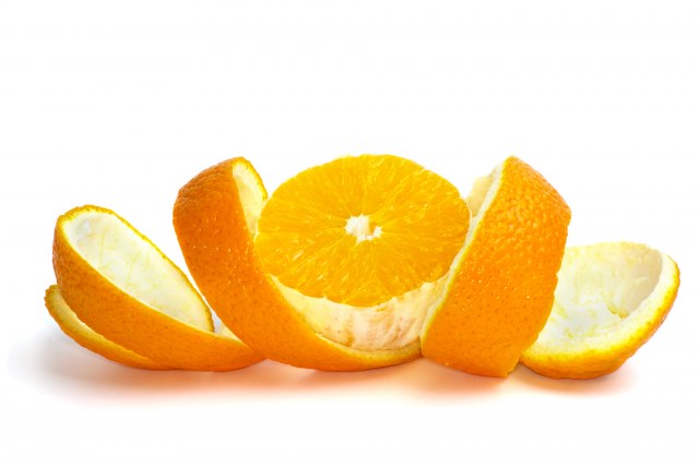 Ne bacajte koru pomorandže: Neutrališe mirise, osvežava prostor, a može da posluži i za èišæenje