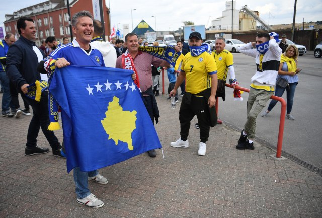Česi napali navijače tzv. Kosova i podržali Srbiju FOTO/VIDEO