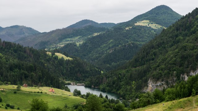 Grade se tri naplatne kapije: Vozila će uskoro plaćati ulazak u srpski nacionalni park
