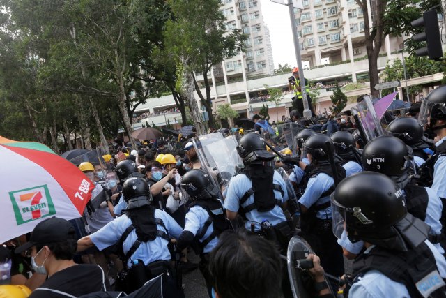 Neredi doveli Hongkong do recesije