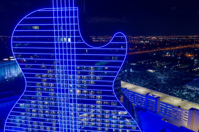 Jedinstven i luksuzan: Hotel u obliku džinovske gitare
